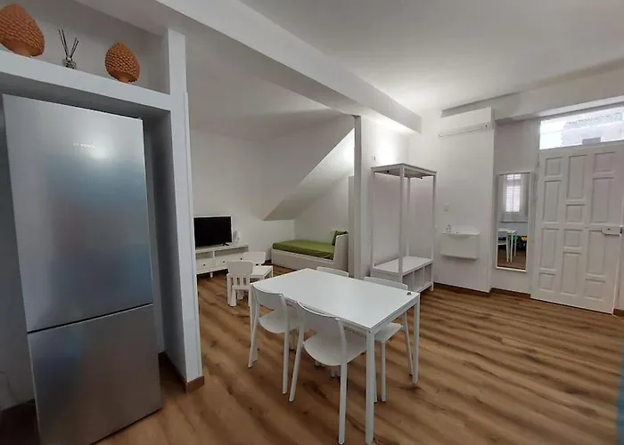 Cortile 5 * Menfi